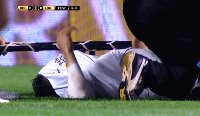 Christian Cruz, defensa de Liga de Quito, quebró el pie derecho al evitar el gol de Carlos Tévez. | Foto: Fox Sports