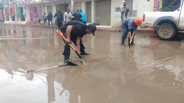 Puno: Calles de Juliaca quedaron inundadas tras fuertes lluvias [VIDEO]