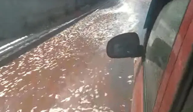 YouTube: Ciudad de Rusia quedó inundada de jugo de frutas tras accidente [VIDEO]