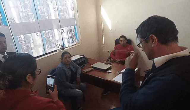 Ambas personas fueron detenidas en flagrancia dentro de la sede municipal. Foto; Ministerio Público