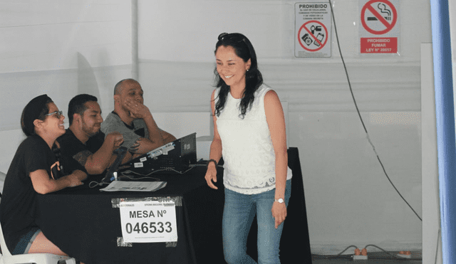 Nadine Heredia acudió también a votar en el marco de las elecciones congresales 2020. Foto: Virgilio Grajeda / La República.