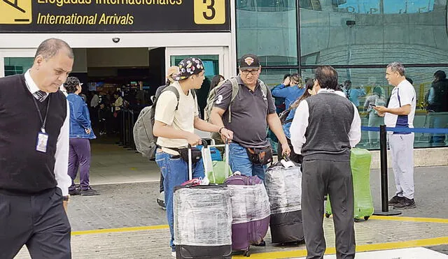 Primeros efectos. En el aeropuerto Jorge Chávez hubo algunas demoras y una cancelación.