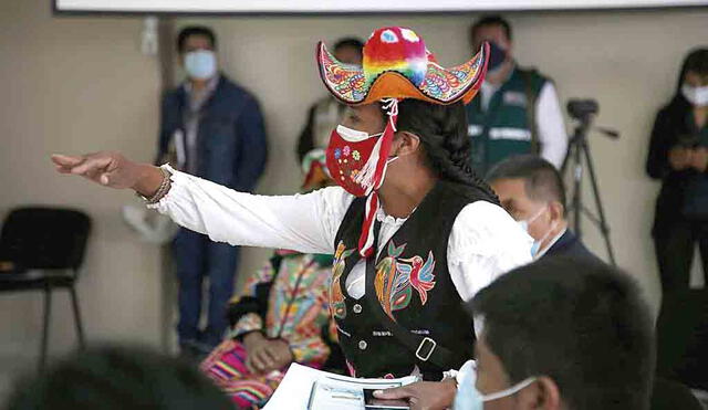 pedidos. Población de Coata pidió a ministros y autoridades de Puno una solución a la contaminación provocada en la cuenca que causa daño en su salud.