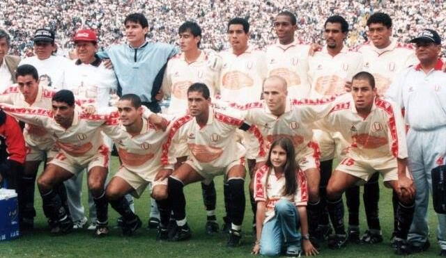 Con 100 puntos en el año, Universitario se alzó como tricampeón del fútbol peruano en el Monumental. (Foto: Internet)