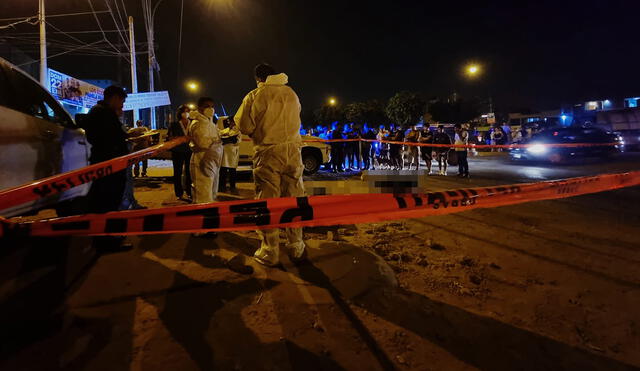 Lamentable asesinato a la joven pareja habría ocurrido a las 8:00 p.m. en la Avenida Carabayllo a una cuadro del club El Remanso. Foto: Vanessa Sandoval / URPI-LR