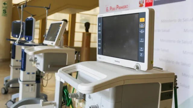 La entrega de los equipos se produce bajo la estrategia ‘La Salud nos une’, en la que el Servicio de Electrónica de la Fuerza Aérea se compromete a reparar ventiladores mecánicos para pacientes UCI.(Foto: Minsa)