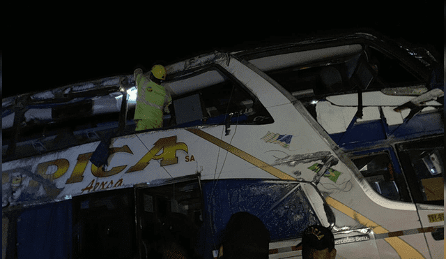 Volcadura de bus interprovincial causó la muerte de tres personas en Huarmey. Foto: La República