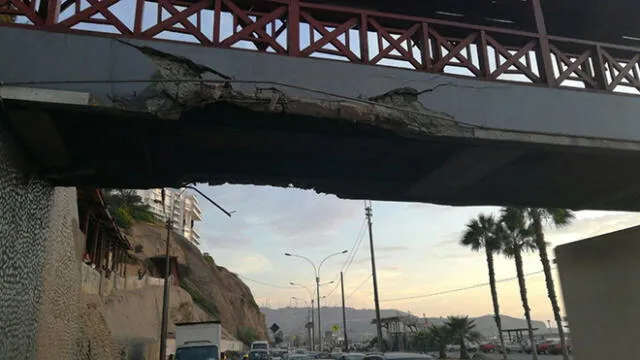 Costa Verde: camión se dio a la fuga tras dañar puente de Barranco