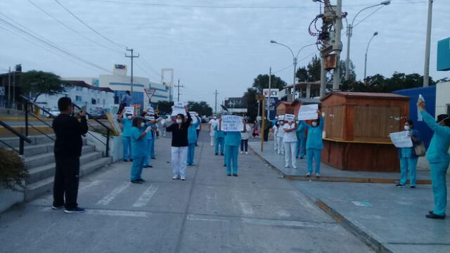 Enfermeras de EsSalud en Chiclayo protestan por falta de equipos de protección.