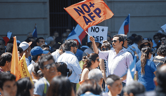 Conquista social. Alzas para pensionistas de las AFP chilenas serán de forma progresiva a partir de enero del 2020. Crédito: EFE