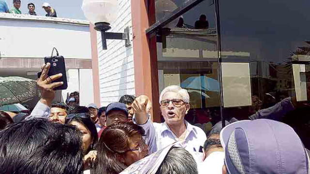 Socios de "Los Chaskis" agreden a congresista Castro y regidores de Tacna