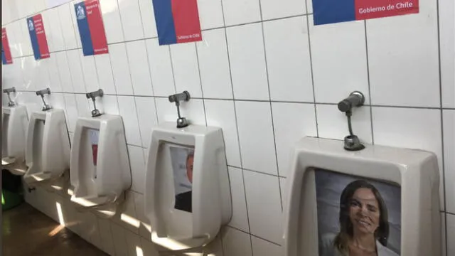 Chile: Colocan fotografías de políticos en urinarios en colegio