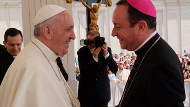 Papa Francisco junto al cura Gustavo Zanchetta, acusado de abuso sexual. Foto: Difusión