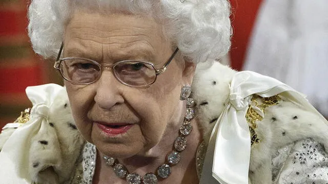Reina Isabel II habría censurado documental que expone intimidad de los Windsor
