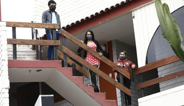 Ciudadanos de Cusco permanecen encerrados en hotel de Lima porque su alcalde no paga estadía. Créditos: Marco Cotrina / La República.