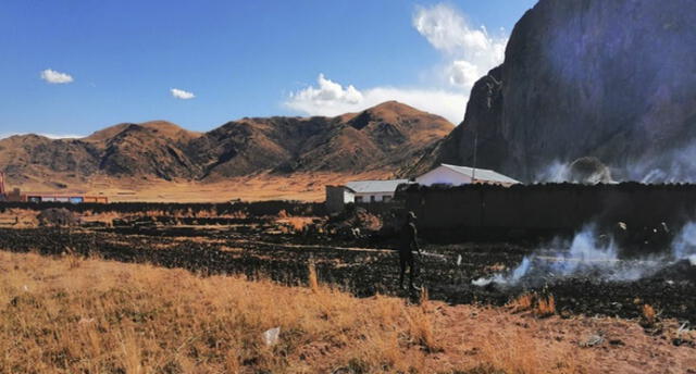 Puno: Incendio forestal en el distrito de Pucara arrasa con pastizales naturales