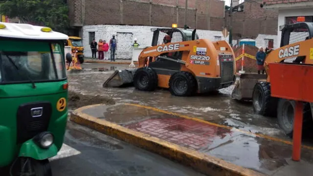 Rotura de agua potable inunda calles de Carmen de la Legua [FOTOS Y VIDEO]