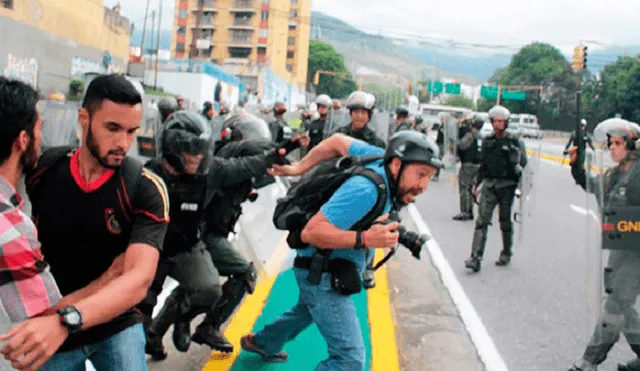 Denuncian que 11 periodistas fueron detenidos durante atentado contra Maduro 