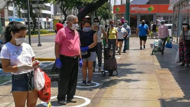 San Borja: municipalidad pinta círculos de dos metros de distancia en mercados del distrito [VIDEO]