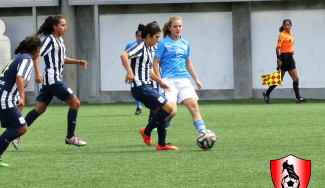 Liliana Neyra logró el Ascenso en el fútbol de Portugal con el Amora FC.