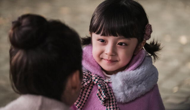 La cara feliz de la hija  Jo Seo Woo (Seo Woo Jin) cuando volvió a encontrarse con su madre Cha Yo Ri (Kim Tae Hee).