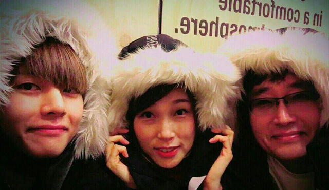 Taehyung junto a sus padres.