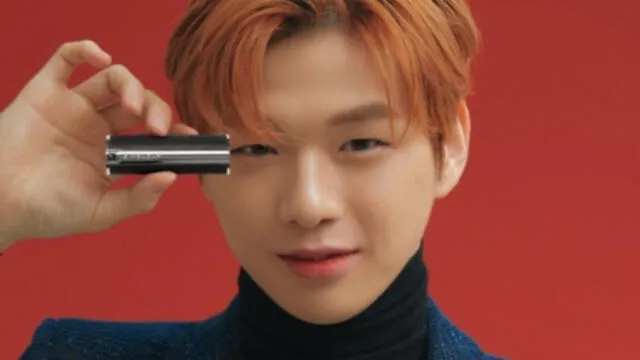 Kang Daniel protagoniza una editorial de belleza para la revista Marie Claire.