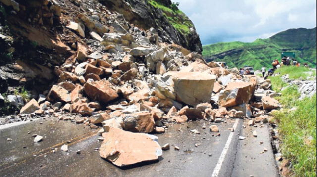 Huaico bloqueó autopista Chiclayo-Chongoyape en sector La Puntilla