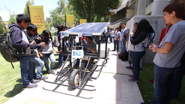 Arequipa: Escolares de cuatro colegios se enfrentan en concurso sobre tecnología