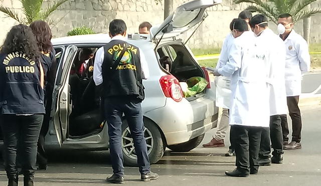 Policía halla el cadáver de una mujer en la maletera de un auto