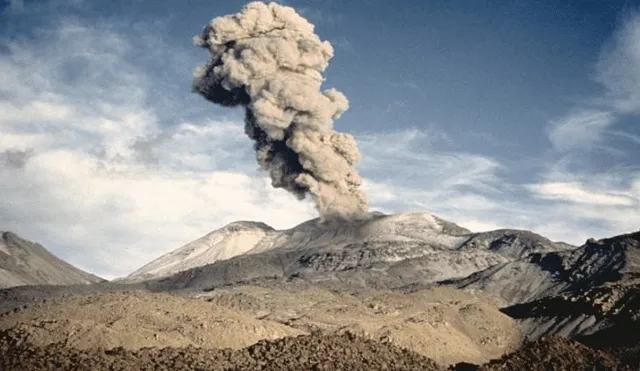 Volcán Sabancaya: caída de cenizas pone en peligro a cinco poblados de Arequipa