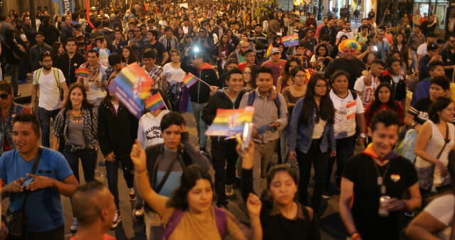 #YoApoyoDL1323: Cientos de personas marcharon en respaldo a decreto contra crímenes de género