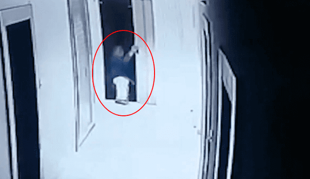 Hombre cae al pozo de un ascensor en mal estado y muere en el acto [VIDEO]