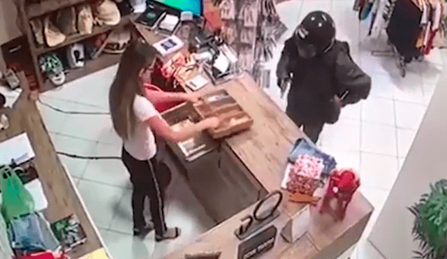 Finge robar una tienda para matar a la cajera y huye sin el dinero [VIDEO]