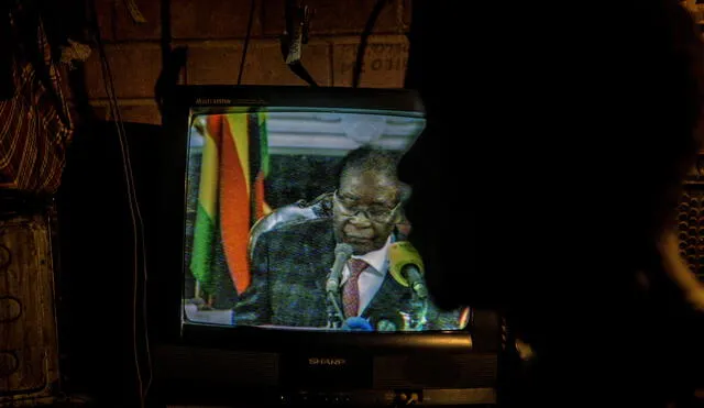 Estupor ante la no dimisión de Robert Mugabe, de 93 años 