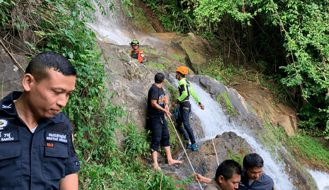 Hombre muere al caer de una cascada luego de tomarse una foto