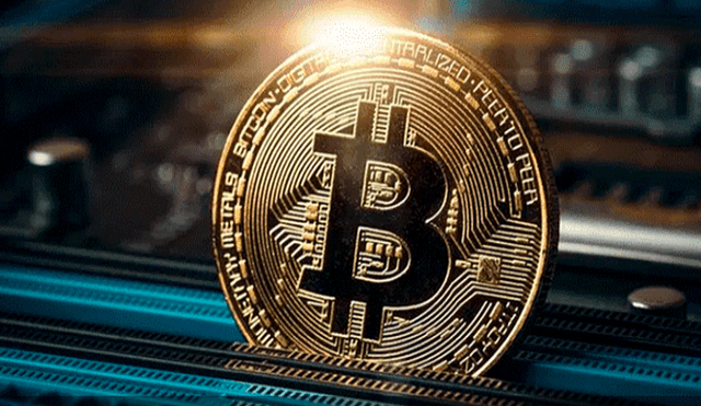 Bitcoin: Precio se dispara y bordea a los 9 mil dólares