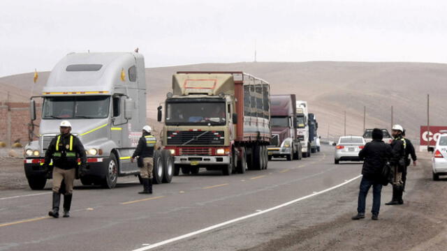 Camioneros y buses de transporte interprovincial paralizan el próximo martes 