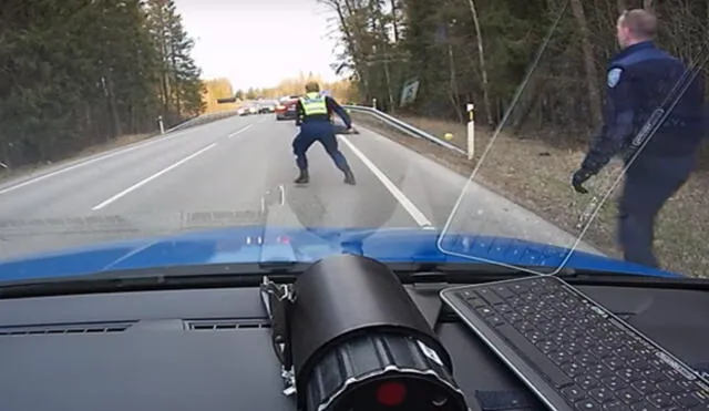 YouTube: Conductor quería escapar pero la policía lo capturó de inusual forma