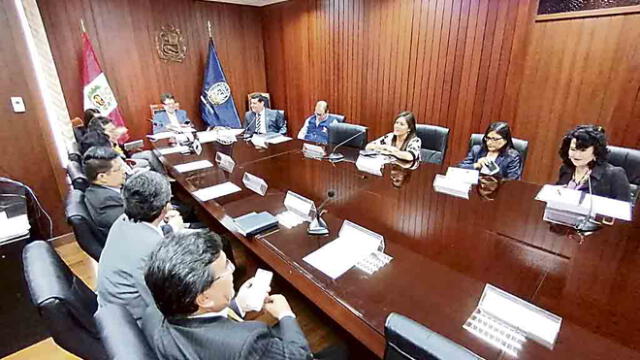 reunión. Magistrados de la Corte de Arequipa continúan en sesión permanente, un mecanismo para exigir su aumento.