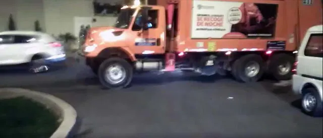 Camión recolector no respeta normas de tránsito [VIDEO]