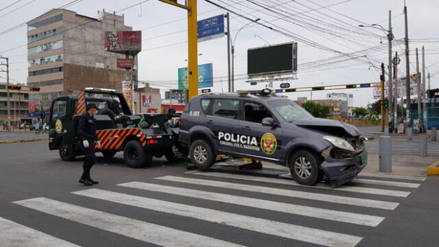 Patrullero de la comisaría de Mariátegui fue el auto que resultó más afectado. (Foto: GLR - URPI)