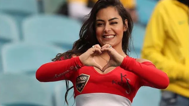 La joven se hizo mundialmente famosa cuando se la retrató en el estadio celebrando un gol de Paraguay a Italia en el 2010.