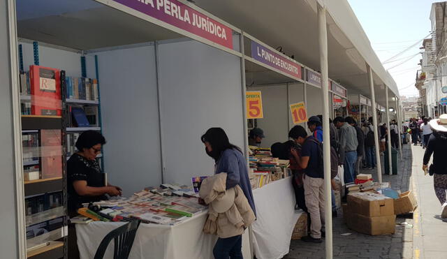 La feria del libro estará abierto hasta el 7 de diciembre en Arequipa. Foto Wilder Pari URPI -LR