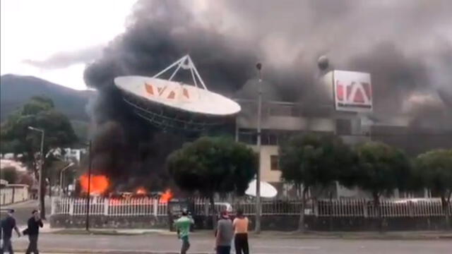 Teleamazonas de Ecuador fue asaltado la tarde de este sábado. Foto: captura de video del canal.