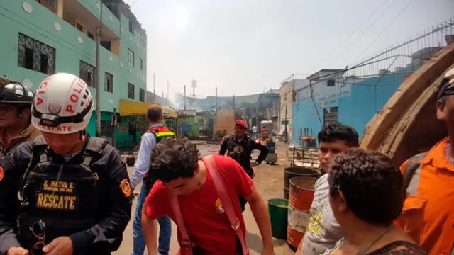 El Agustino: seis puestos de mercado se consumen por incendio [FOTOS y VIDEO]