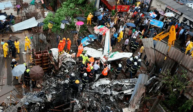 India: cinco muertos tras caída de avioneta en centro financiero de Bombay