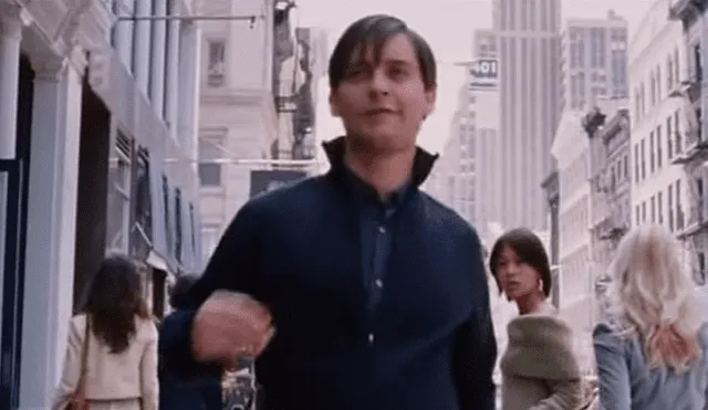 Video es viral en YouTube. La escena más vergonzosa de Spider-Man 3 fue recreada por un joven, quien hizo los mismos pasos de baile de Tobey Maguire y se robó las miradas de todos. Foto: Captura.