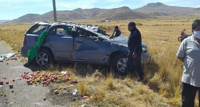 Auto se despistó en la carretera en Azángaro. Uno de los ocupantes falleció de forma instantánea.