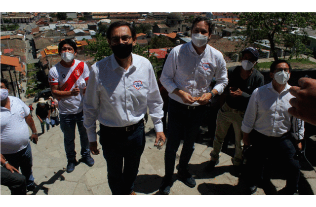Martín Vizcarra junto a Daniel Salaverry realizó actividades electorales en Cajamarca. Foto: Edgar Jara
